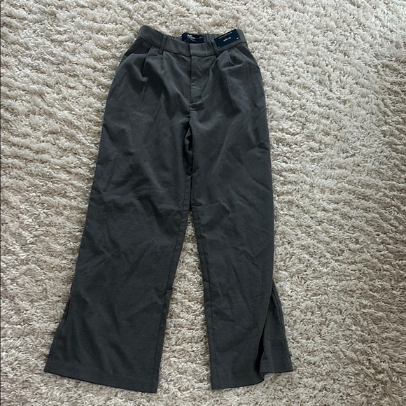Hollister Ultra High-Rise Wide Leg Pants - Picture 1 of 6